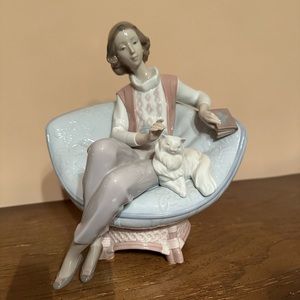 Woman with cat on chair lladro
